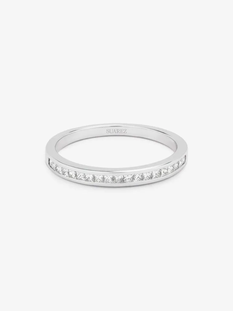 Media alianza de oro blanco de 18K con 19 diamantes en talla princesa con un total de 0,29 cts