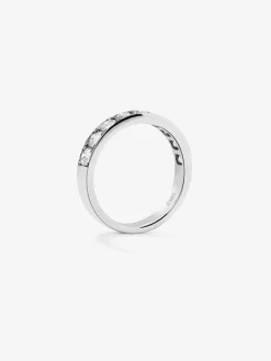 Media alianza de oro blanco de 18K con 8 diamantes en talla brillante con un total de 1,14 cts
