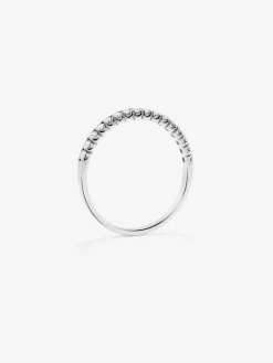 Media alianza de oro blanco de 18K con 16 diamantes en talla brillante con un total de 0,24 cts