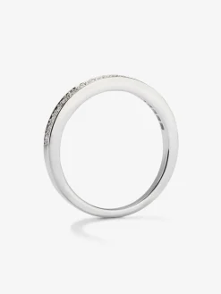 Media alianza de oro blanco de 18K con 19 diamantes en talla brillante con un total de 0,1 cts