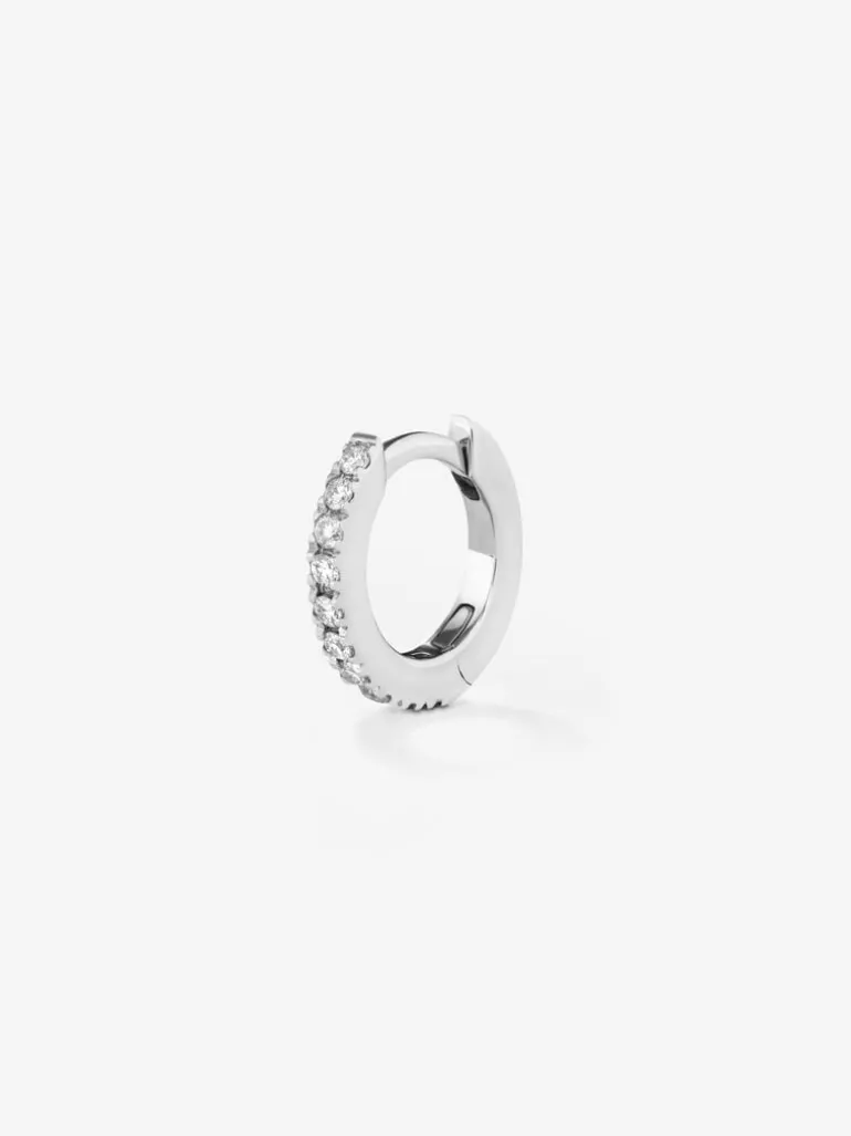 Pendiente aro individual de oro blanco de 18K con diamantes