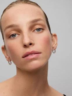 Pendientes aro de oro blanco de 18K con 34 diamantes en talla brillante con un total de 1,84 cts
