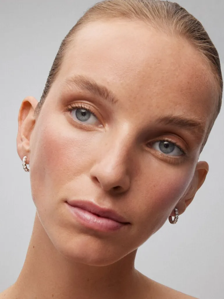 Pendientes aro de oro blanco de 18K con diamantes