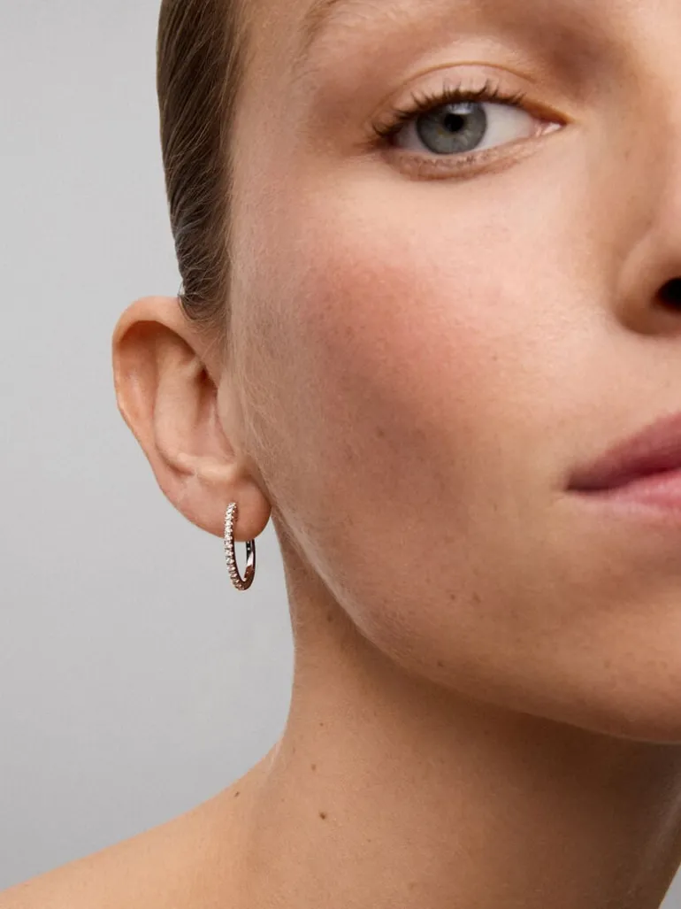 Pendientes aro fino de oro blanco de 18K con diamantes