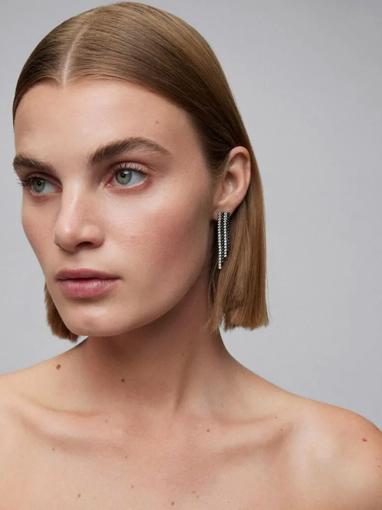 Pendientes colgante de oro blanco de 18K con diamante negro y diamante blanco