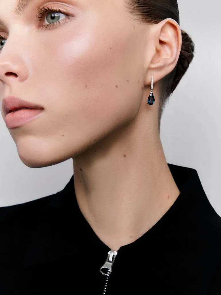 Pendientes de aro con colgante de oro blanco de 18K con topacio y diamante
