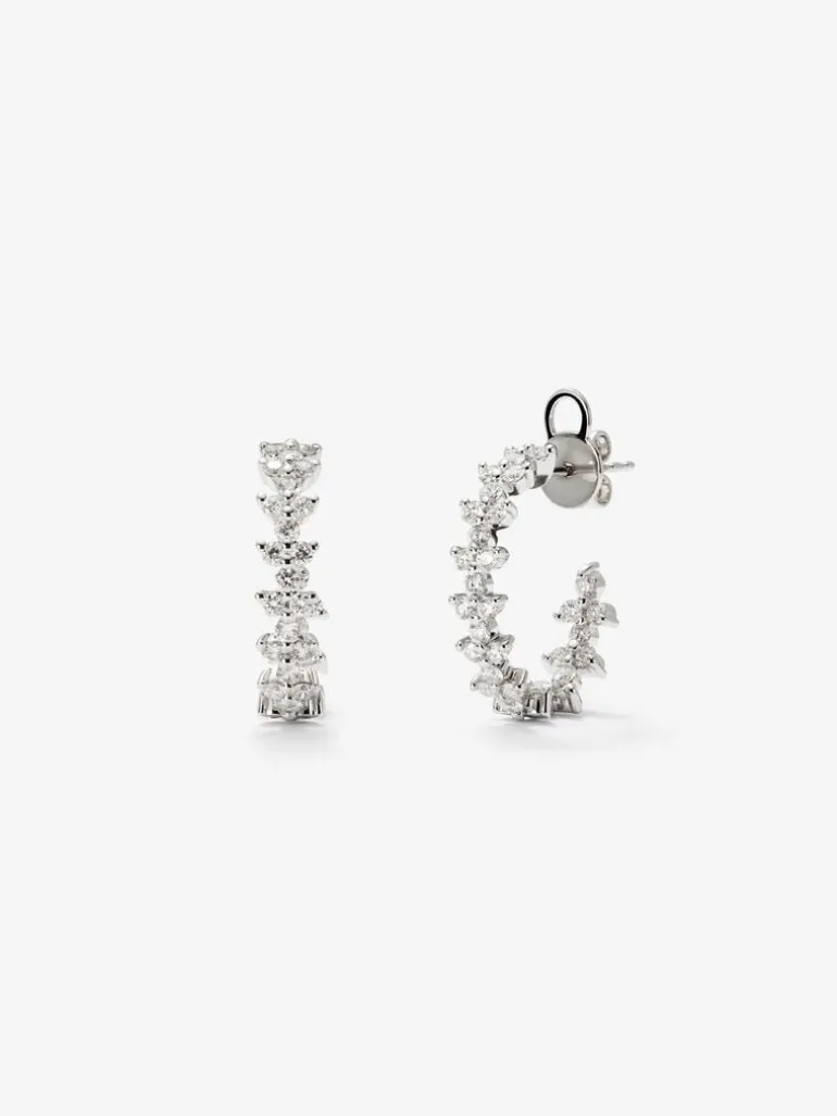 Pendientes de aro de oro blanco de 18K con 66 diamantes en talla brillante con un total de 1,01 cts