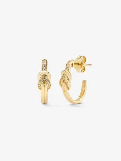 Pendientes de aro de oro amarillo de 18K con diamantes blancos en talla brillante de 0,11 cts y forma de nudo