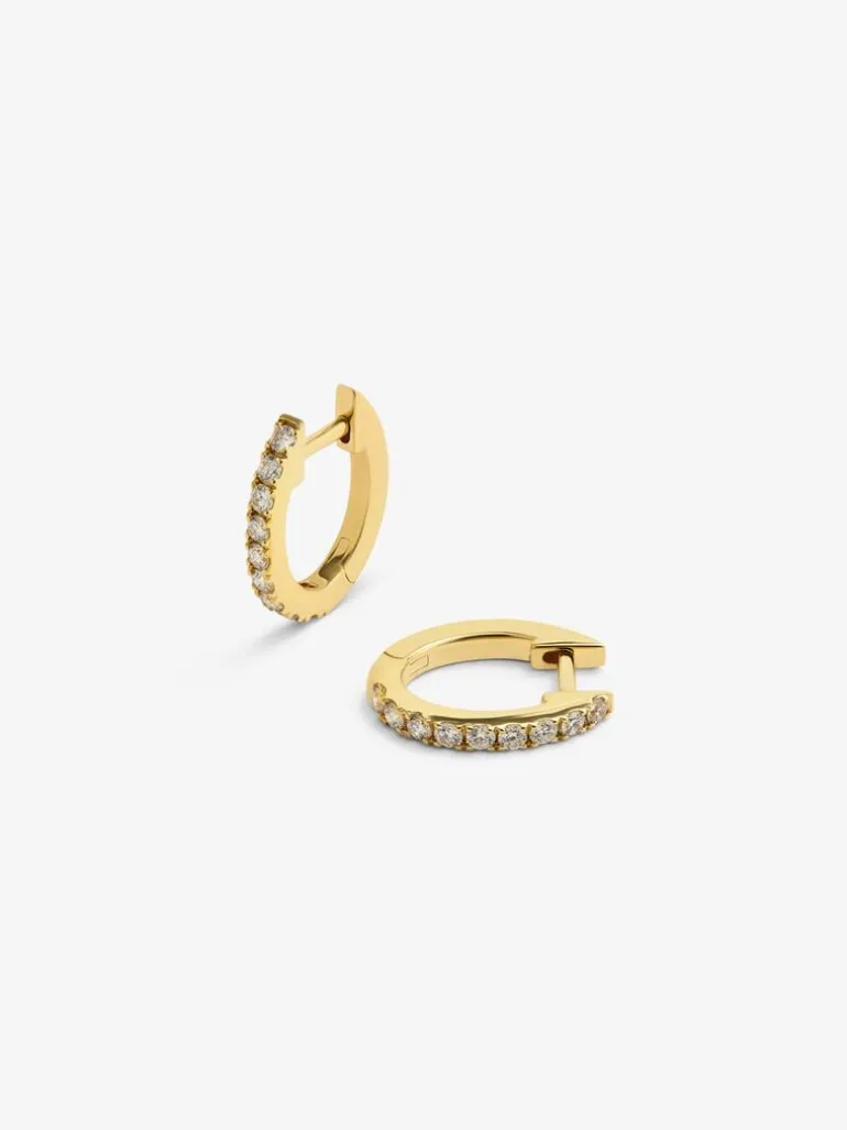 Pendientes de aro de oro amarillo de 18K con diamantes blancos en talla brillante de 0,25 cts