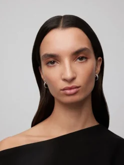 Pendientes de aro múltiple de oro blanco de 18K con 68 diamantes en talla brillante con un total de 0,74 cts