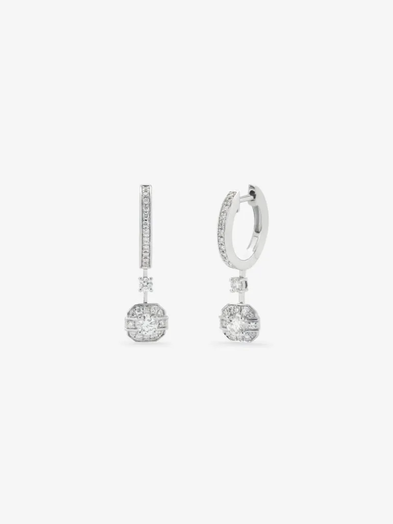 Pendientes de oro blanco de 18K con 52 diamantes en talla brillante con un total de 0,45 cts