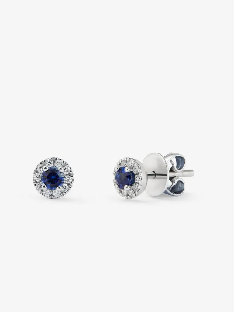 Pendientes de oro blanco de 18K con 2 zafiros azules en talla brillante con un total de 0,72 cts y diamantes en talla brillante con un total de 0,14 cts