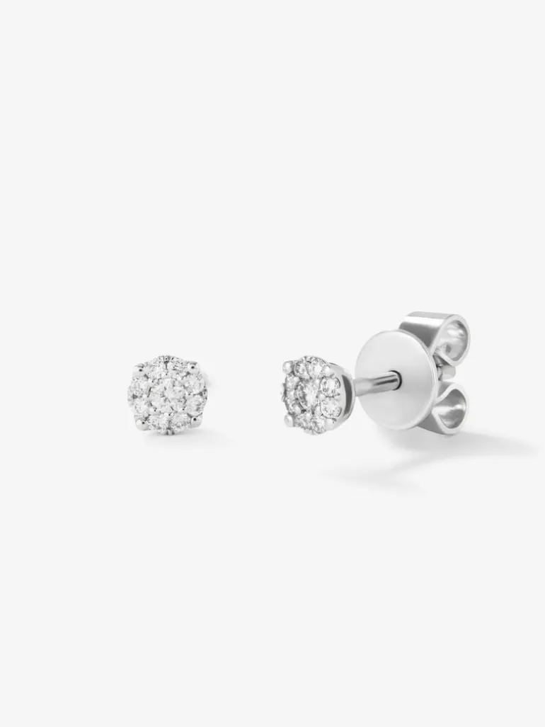 Pendientes de oro blanco de 18K con 2 diamantes en talla brillante con un total de 0,15 cts