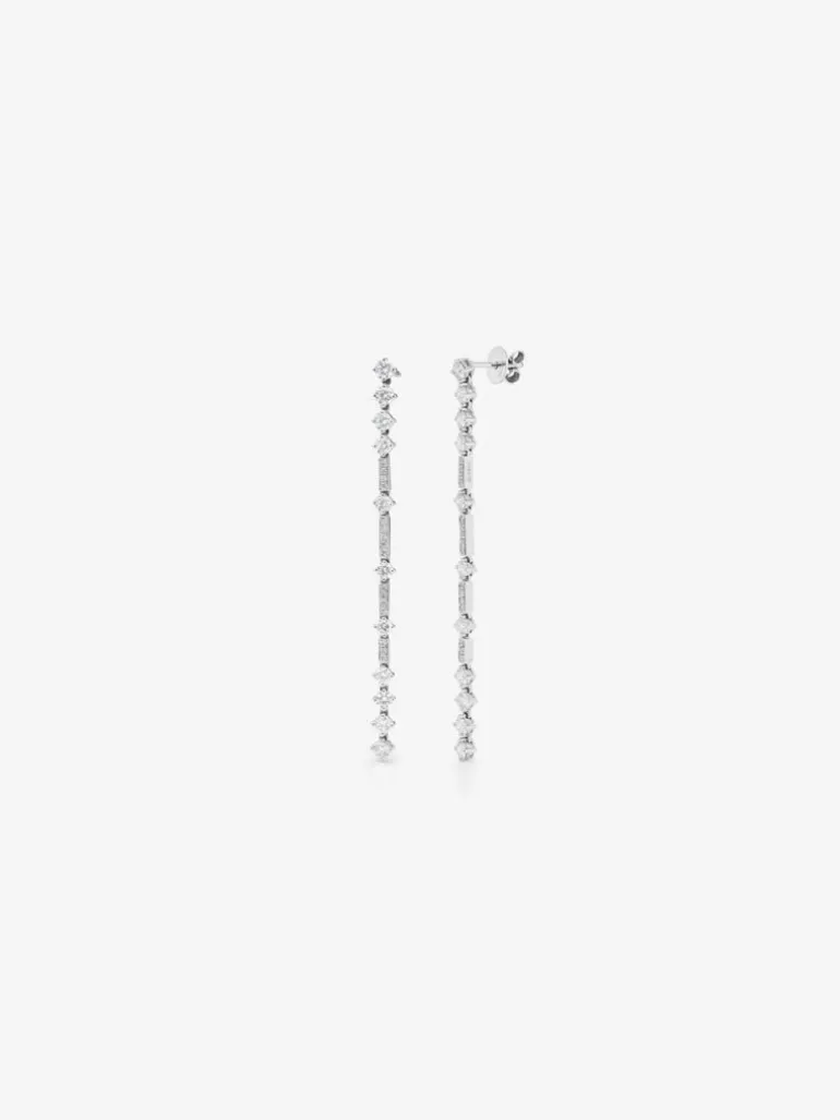 Pendientes de oro blanco de 18K con 58 diamantes en talla brillante con un total de 2,08 cts