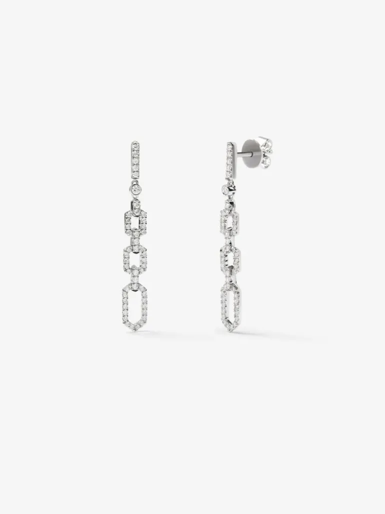 Pendientes de oro blanco de 18K con 96 diamantes en talla brillante con un total de 0,58 cts