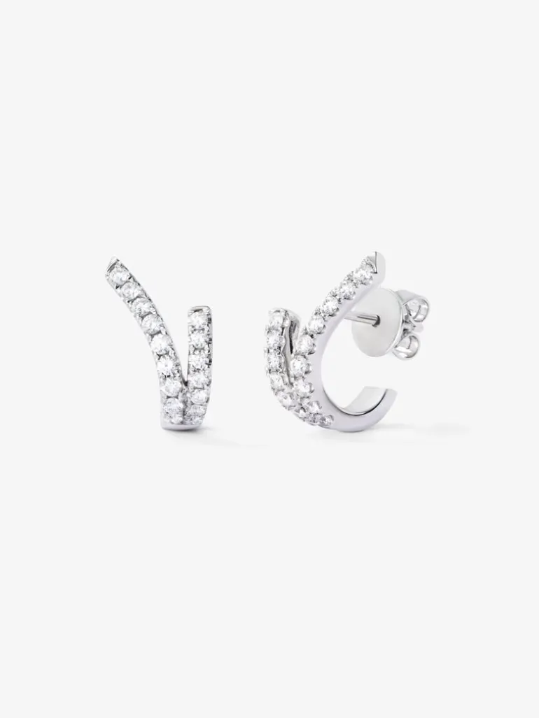 Pendientes de oro blanco de 18K con 32 diamantes en talla brillante con un total de 0,56 cts