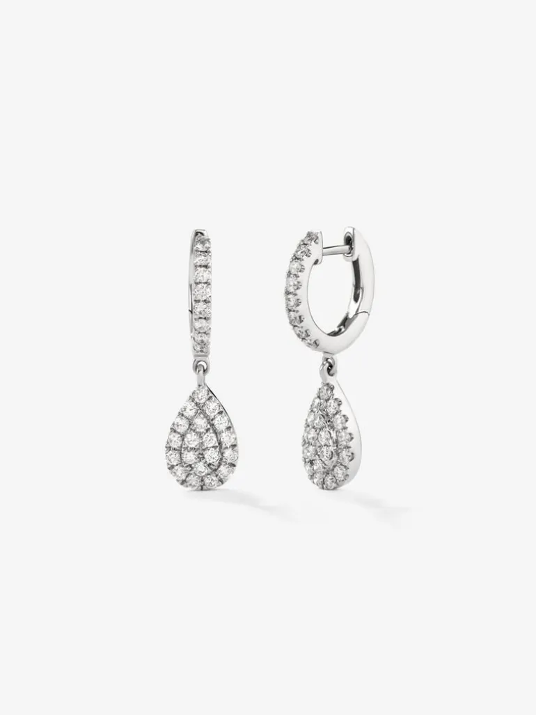 Pendientes de oro blanco de 18K con 54 diamantes en talla brillante con un total de 0,52 cts