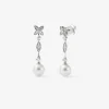 Pendientes de oro blanco de 18K con 28 diamantes en talla brillante con un total de 0,59 cts y 2 perlas akoya de 8,5 mm