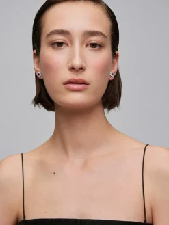 Pendientes de oro blanco de 18K con zafiros azules en talla brillante de 0,92 cts y diamantes 0,76 cts en forma de estrella