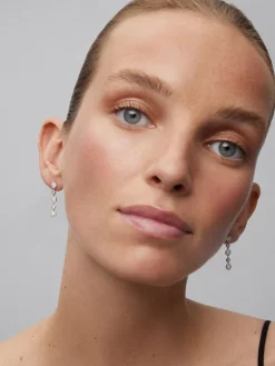 Pendientes de oro blanco de 18K con 10 diamantes en talla brillante de 0,7 cts