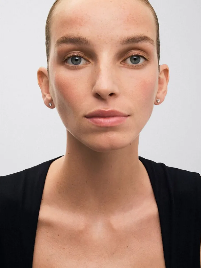 Pendientes de oro blanco de 18K con diamante solitario