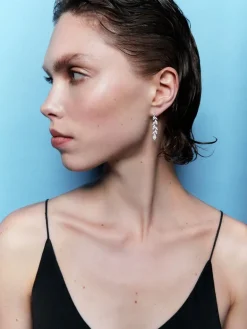Pendientes de oro blanco de 18K con 58 diamantes en talla brillante con un total de 1,48 cts
