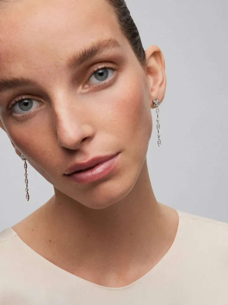 Pendientes de oro blanco de 18K con 44 diamantes en talla brillante con un total de 0,95 cts