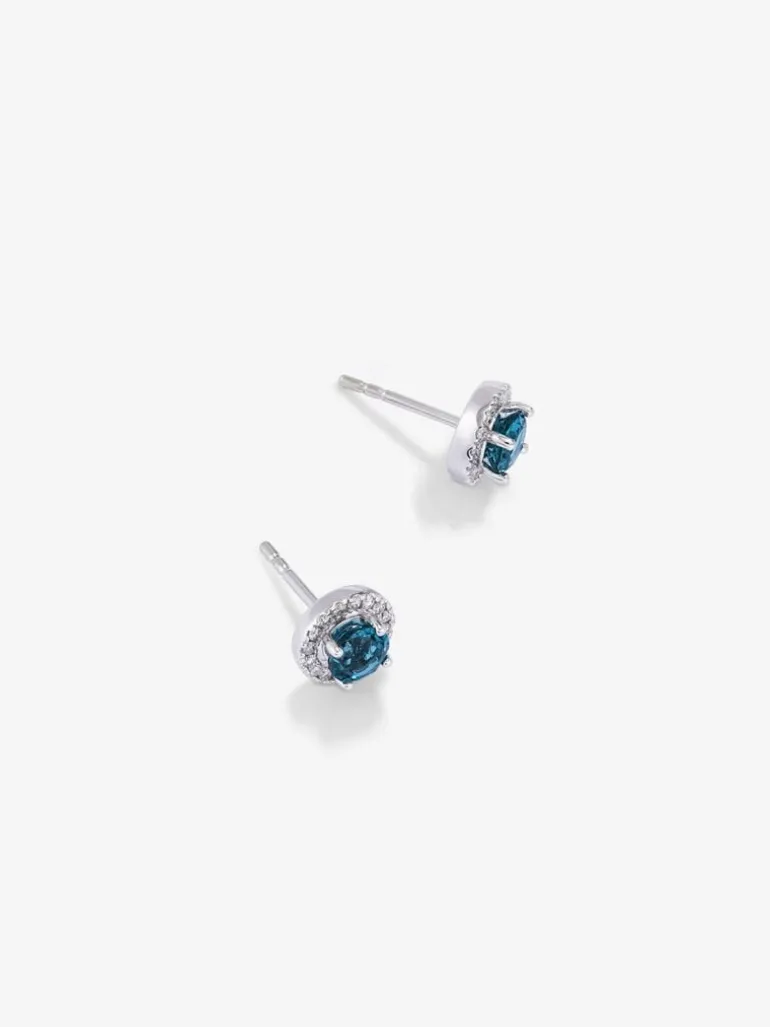Pendientes de oro blanco de 18K con 2 topacios azul london con un total de 1,14 cts y 32 diamantes en talla brillante con un total de 0,17 cts