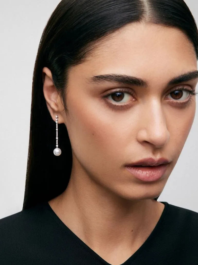 Pendientes de oro blanco de 18K con perlas blancas y diamantes blancos en talla brillante de 0,66