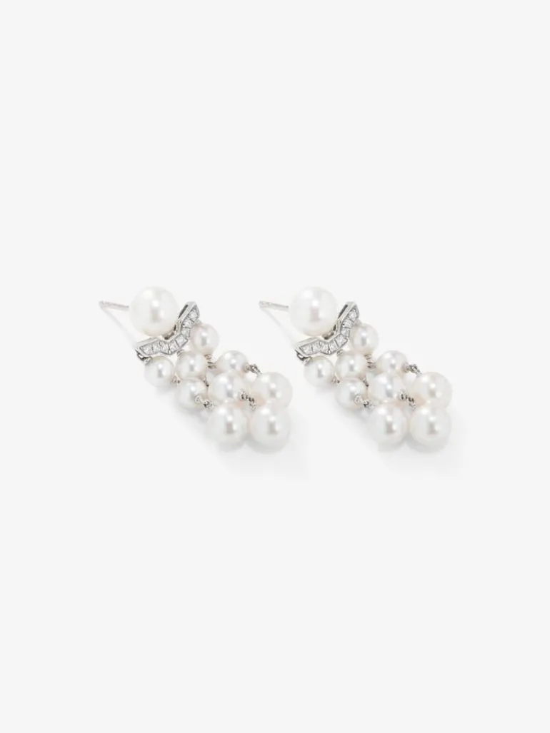 Pendientes de oro blanco de 18K con 20 perlas akoya y 16 diamantes en talla brillante con un total de 0,08 cts