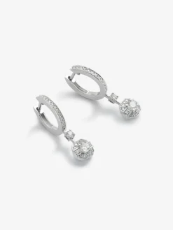 Pendientes de oro blanco de 18K con 52 diamantes en talla brillante con un total de 0,45 cts