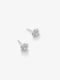 Pendientes de oro blanco de 18K con 18 diamantes en talla brillante con un total de 0,57 cts con forma de estrella