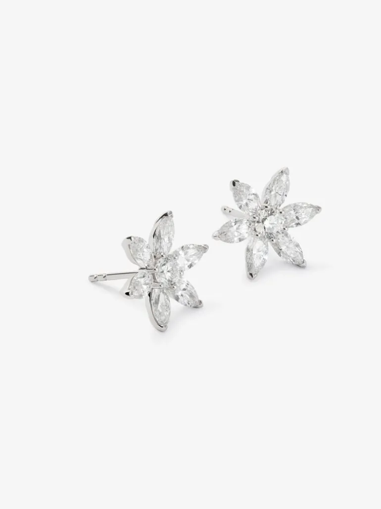Pendientes de oro blanco de 18K con 2 diamantes en talla brillante con un total de 0,35 cts y 12 en talla marquise con un total de 1,9 cts