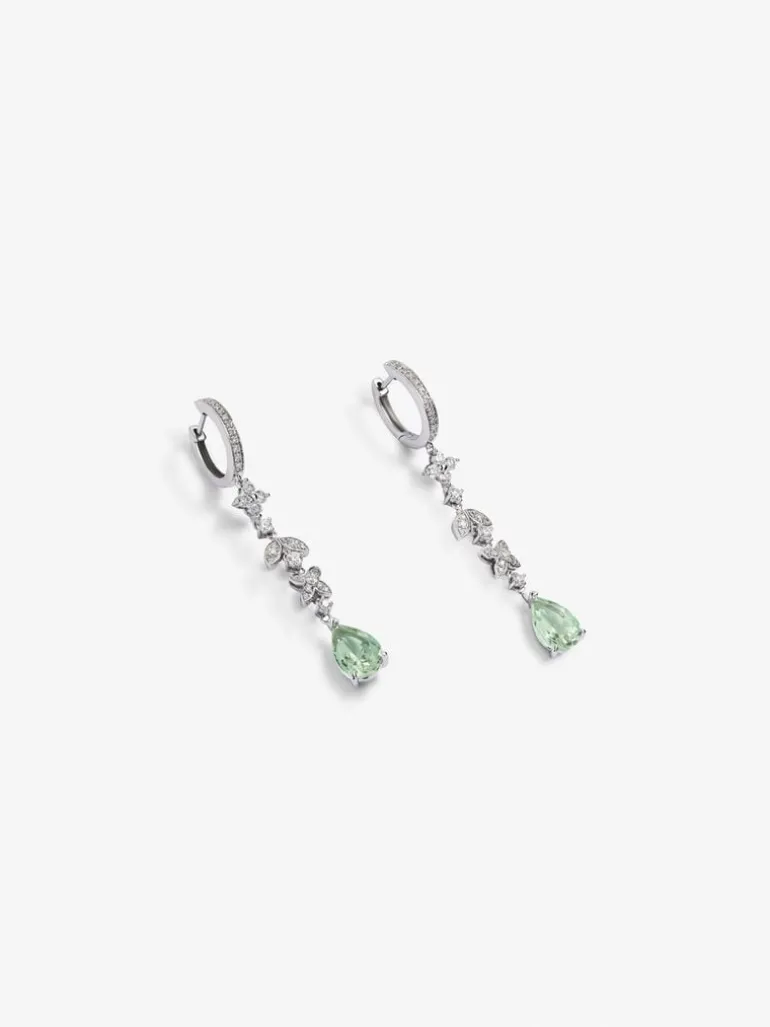 Pendientes de oro blanco de 18K con 64 diamantes en talla brillante con un total de 0,64 cts y 2 amatistas verdes en talla pera