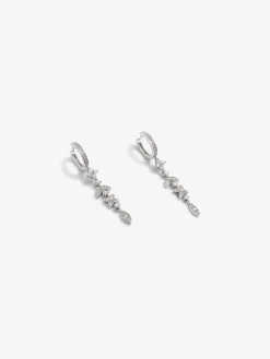 Pendientes de oro blanco de 18K con 70 diamantes en talla brillante con un total de 0,75 cts