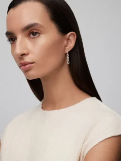 Pendientes de oro blanco de 18K con 96 diamantes en talla brillante con un total de 0,58 cts