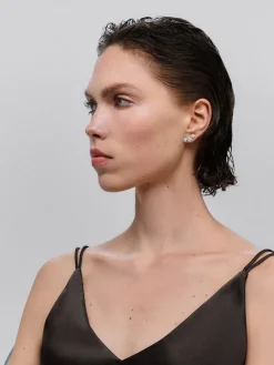 Pendientes de oro blanco de 18K con 42 diamantes en talla brillante con un total de 1,51 cts
