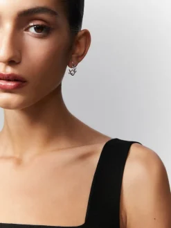 Pendientes de oro blanco de 18K con 36 diamantes en talla brillante con un total de 0,16 cts