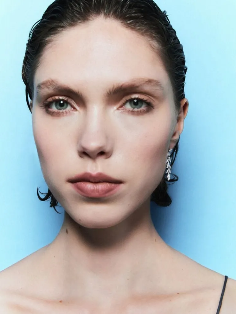 Pendientes de oro blanco de 18K con 58 diamantes en talla brillante con un total de 1,48 cts