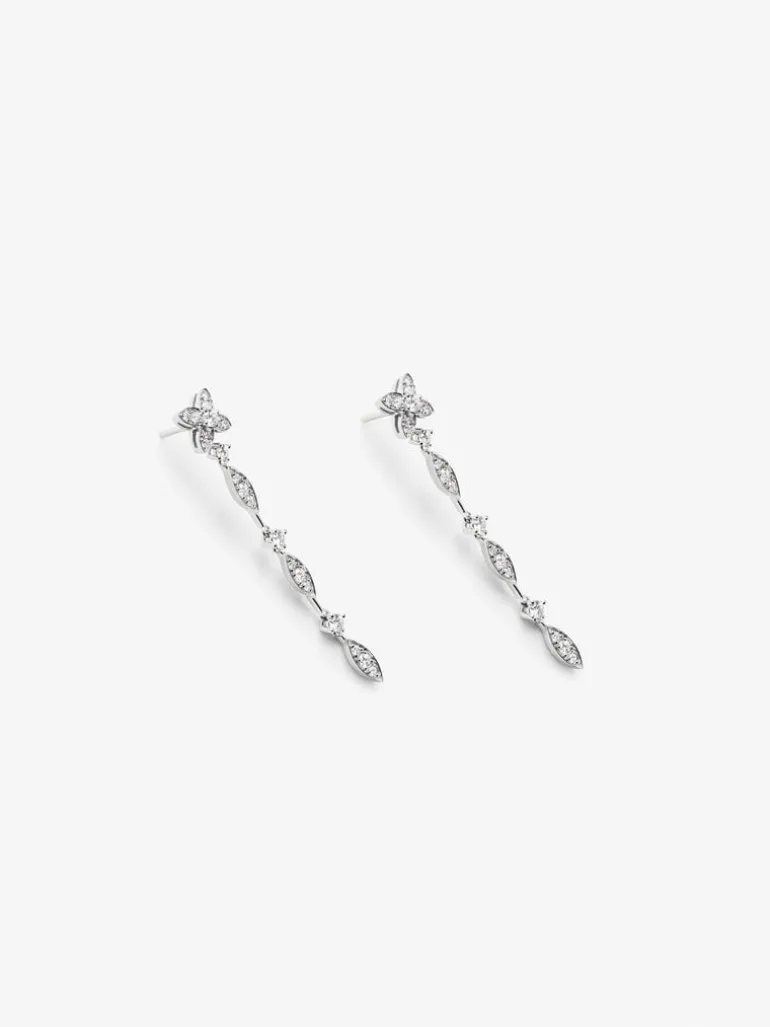 Pendientes de oro blanco de 18K con 44 diamantes en talla brillante con un total de 0,95 cts