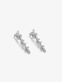 Pendientes de oro blanco de 18K con 62 diamantes en talla brillante con un total de 1,07 cts