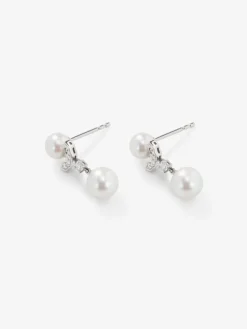 Pendientes de oro blanco de 18K con 2 perlas akoya y 14 diamantes en talla brillante con un total de 0,09 cts