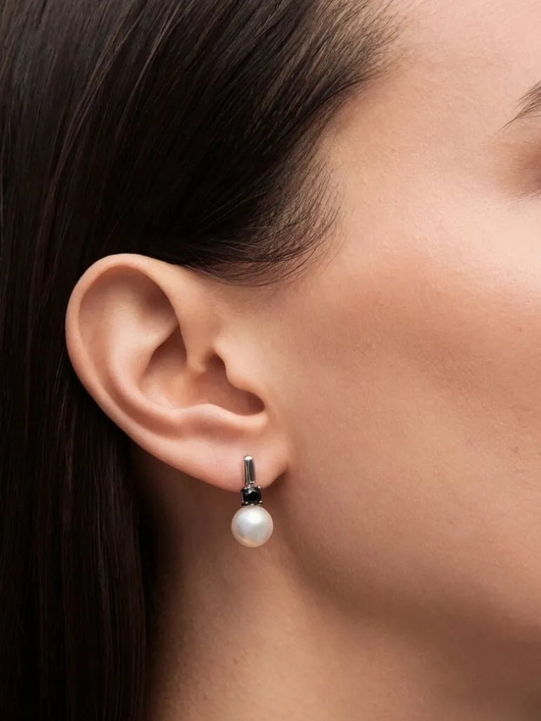 Pendientes de plata 925 con 2 espinelas negras en talla brillante y perlas akoya de 8,5mm