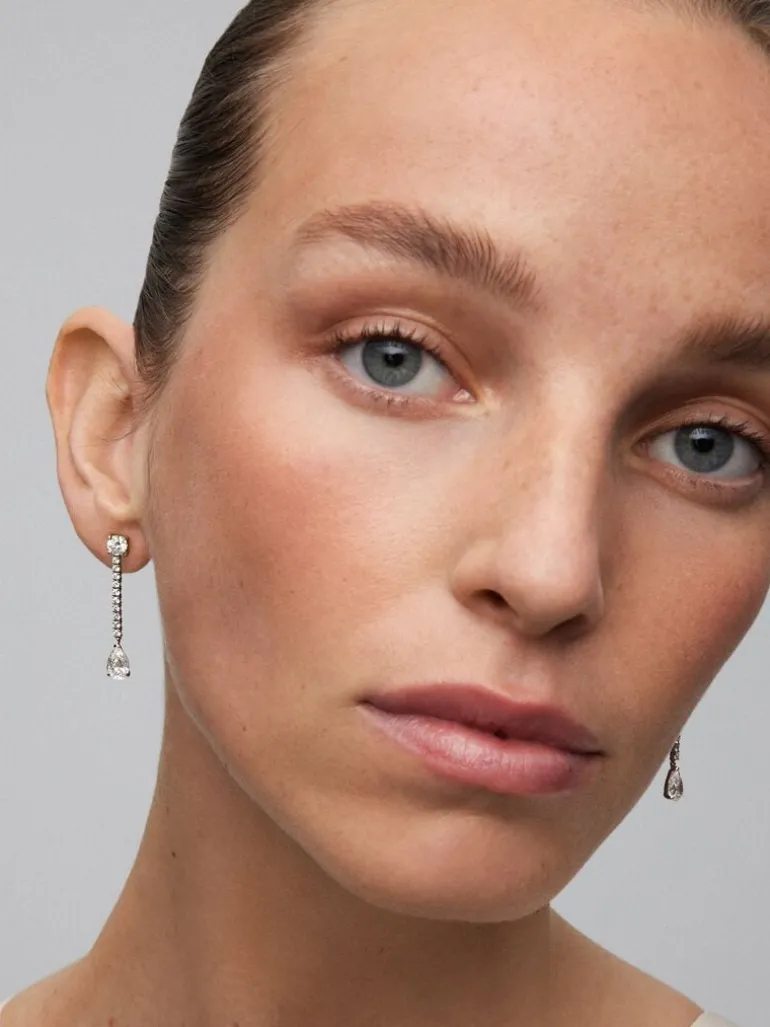 Pendientes desmontables de oro blanco de 18K con diamantes blancos en talla pera y brillante de 3,23 cts