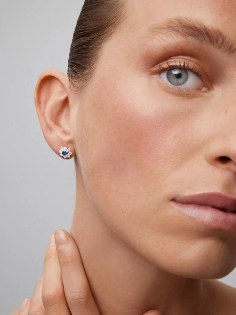 Pendientes flor de oro blanco de 18K con zafiro y diamante