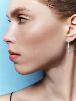 Pendientes largo de oro blanco de 18K con diamantes