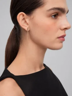 Pendientes largos de oro amarillo de 18K con diamantes blancos en talla brillante de 0,5 cts y forma de nudo
