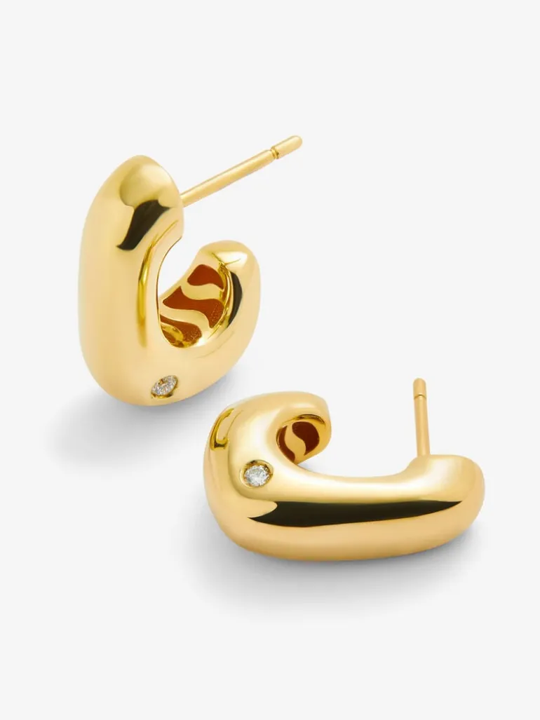 Pendientes medianos de aro de oro amarillo de 18K con diamantes en talla brillante de 0,05 cts