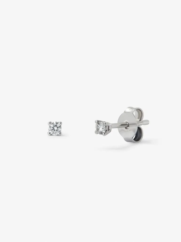 Pendientes solitarios de oro blanco de 18K con 2 diamantes en talla brillante con un total de 0,1 cts