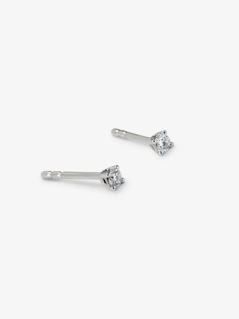 Pendientes solitarios de oro blanco de 18K con 2 diamantes en talla brillante con un total de 0,1 cts